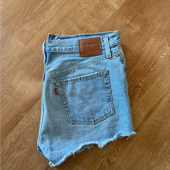 LEVIS SHORTS - Picture 3 of 4
